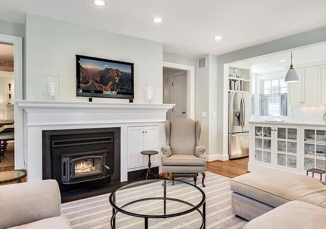 Building Photo - 3-Bed, 4-Bath Retreat in Chevy Chase!"