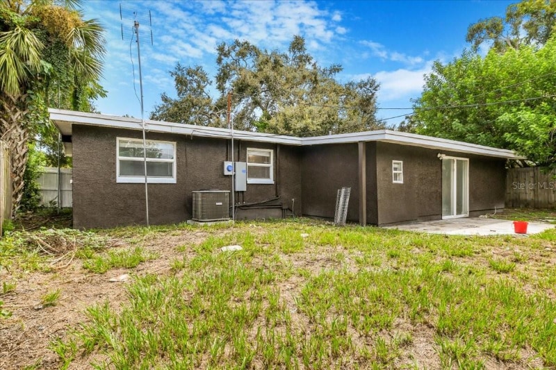 Building Photo - 2110 Alemanda Dr