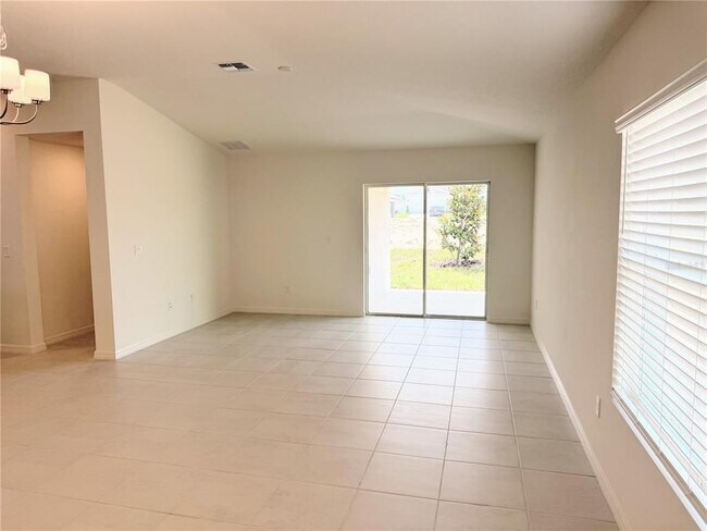 Building Photo - 2905 Lavanda Dr
