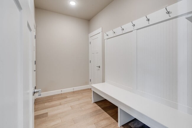 Building Photo - Beautiful 4 Bed, 3 Bath Rental Home in She...