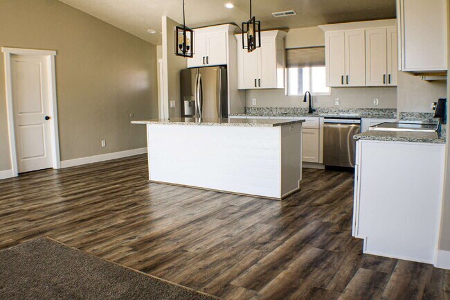 Building Photo - Like-New 3-Bed, 2-Bath Home in Enterprise – Modern, Bright & Move-In Ready!