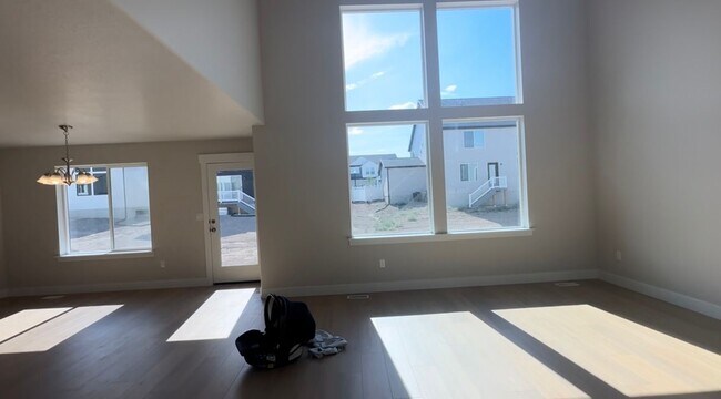 Building Photo - 13646 S Watts Ln