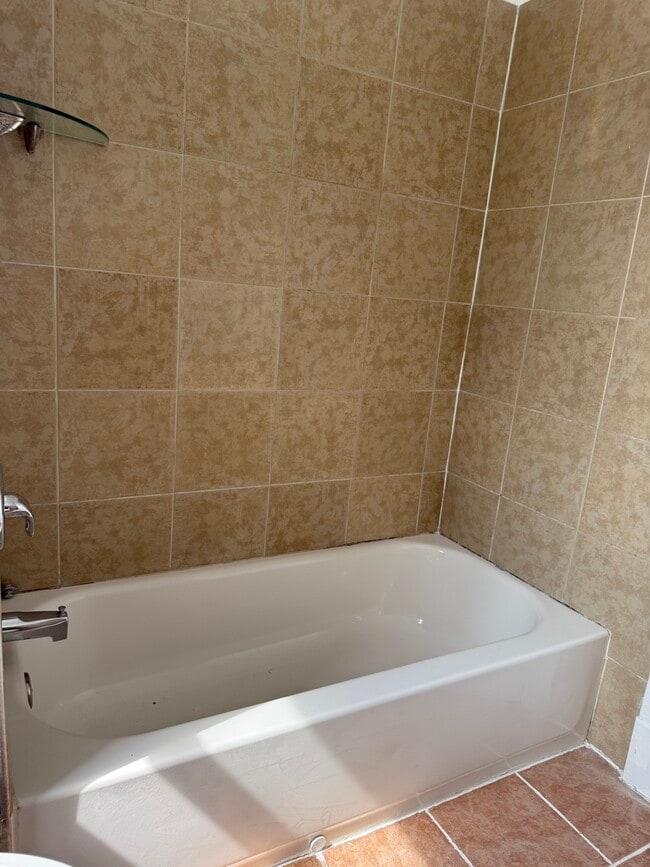 Building Photo - 342 E Westfield Ave