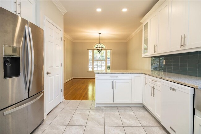 Building Photo - Spacious 4/3.5 in Highly Sought-After Buck...