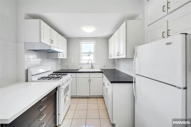 Building Photo - 425 Hancock Pl