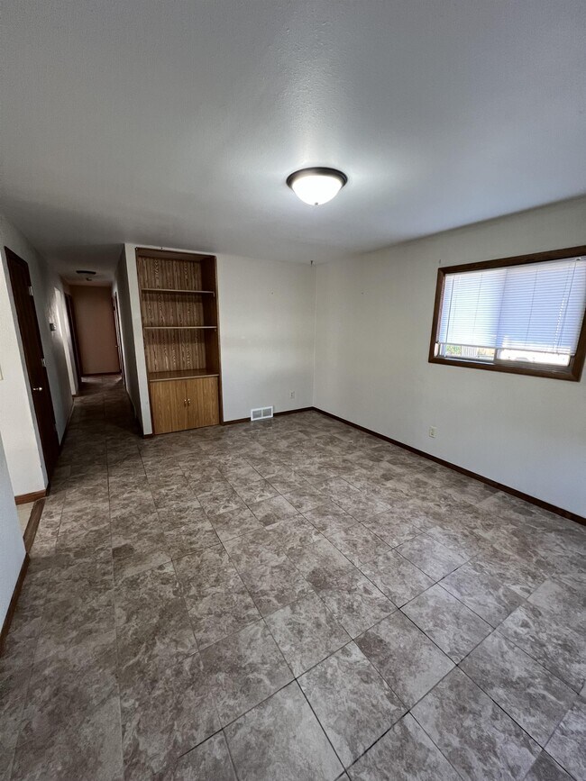 Building Photo - 1510 S 38th St