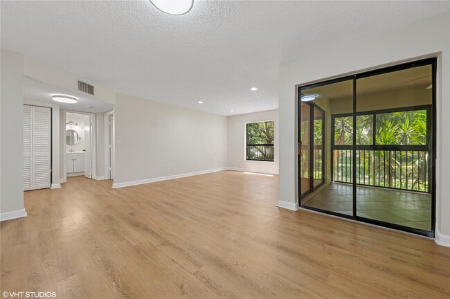 Building Photo - 3901 Cocoplum Cir