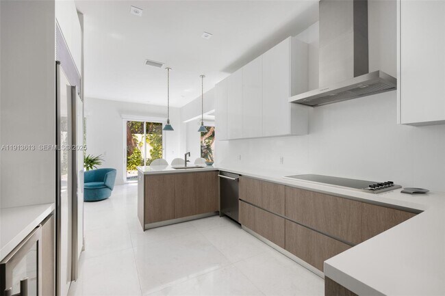 Building Photo - 2760 Brickell Ct