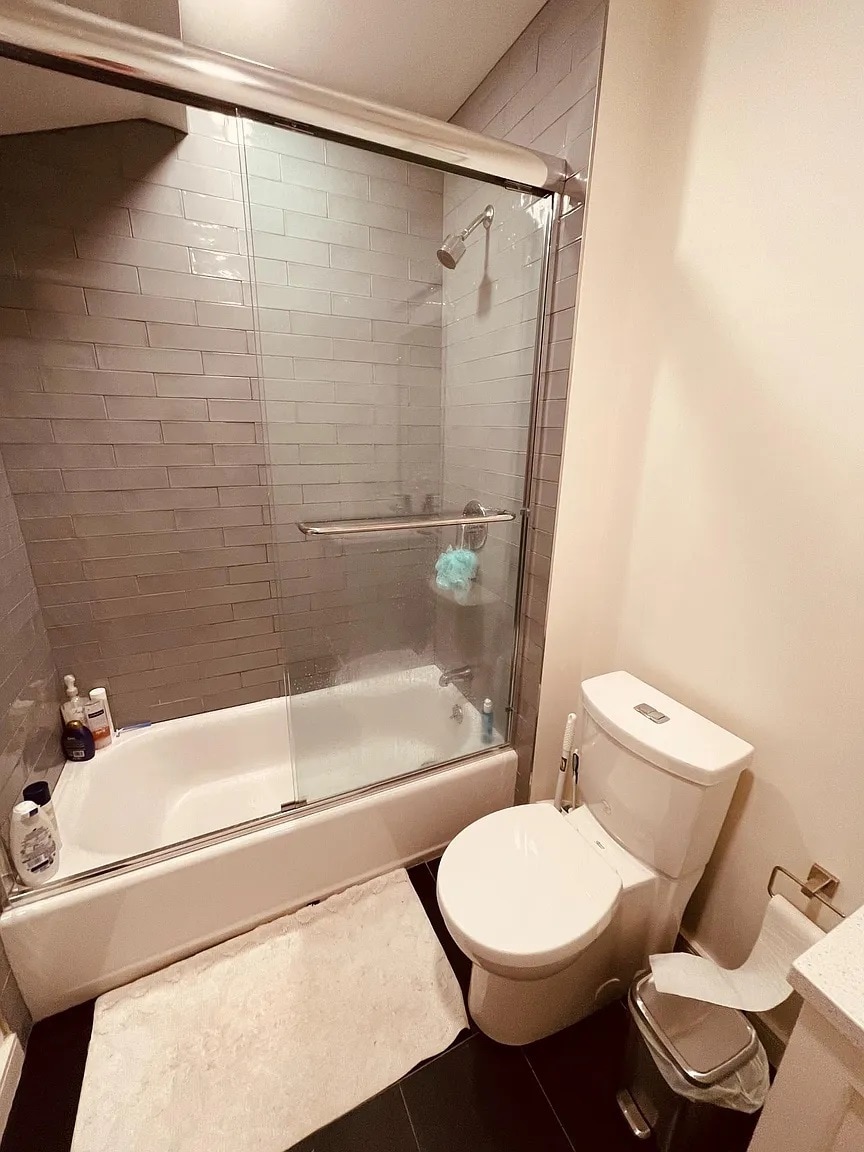 Bathroom (shared w/ 1 woman) - 80 Fort Ave