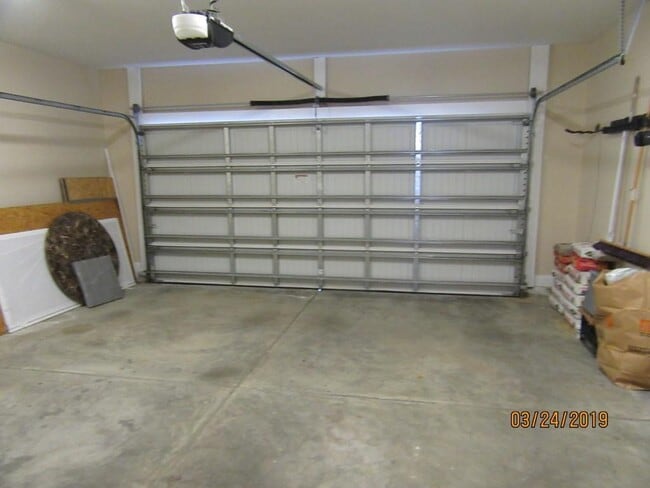 Building Photo - 104 Belclare Way