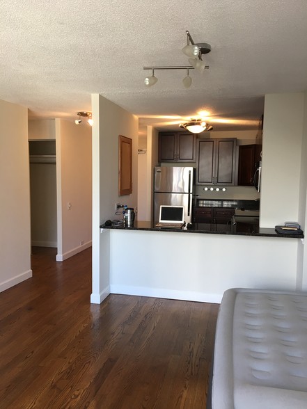 Building Photo - 405 N Wabash Ave