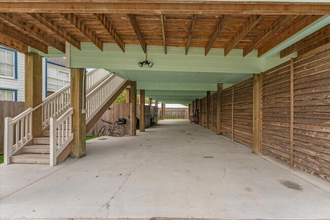 Building Photo - 1111 San Jacinto St
