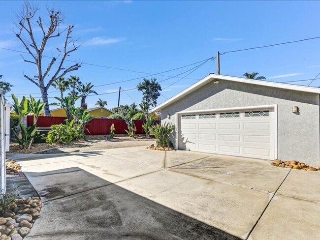 Building Photo - Spacious 4 Bed, 2 Bath Home in La Mesa with Detached Garage!