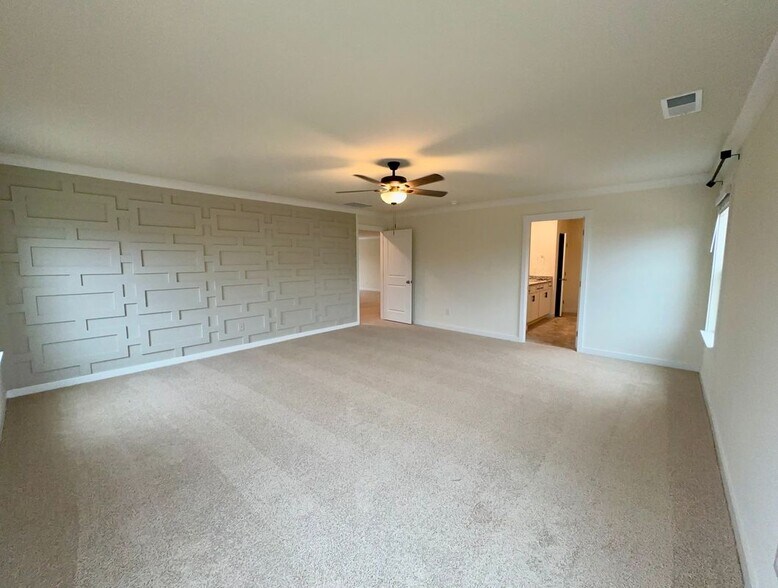 Building Photo - 10811 Upland Dr