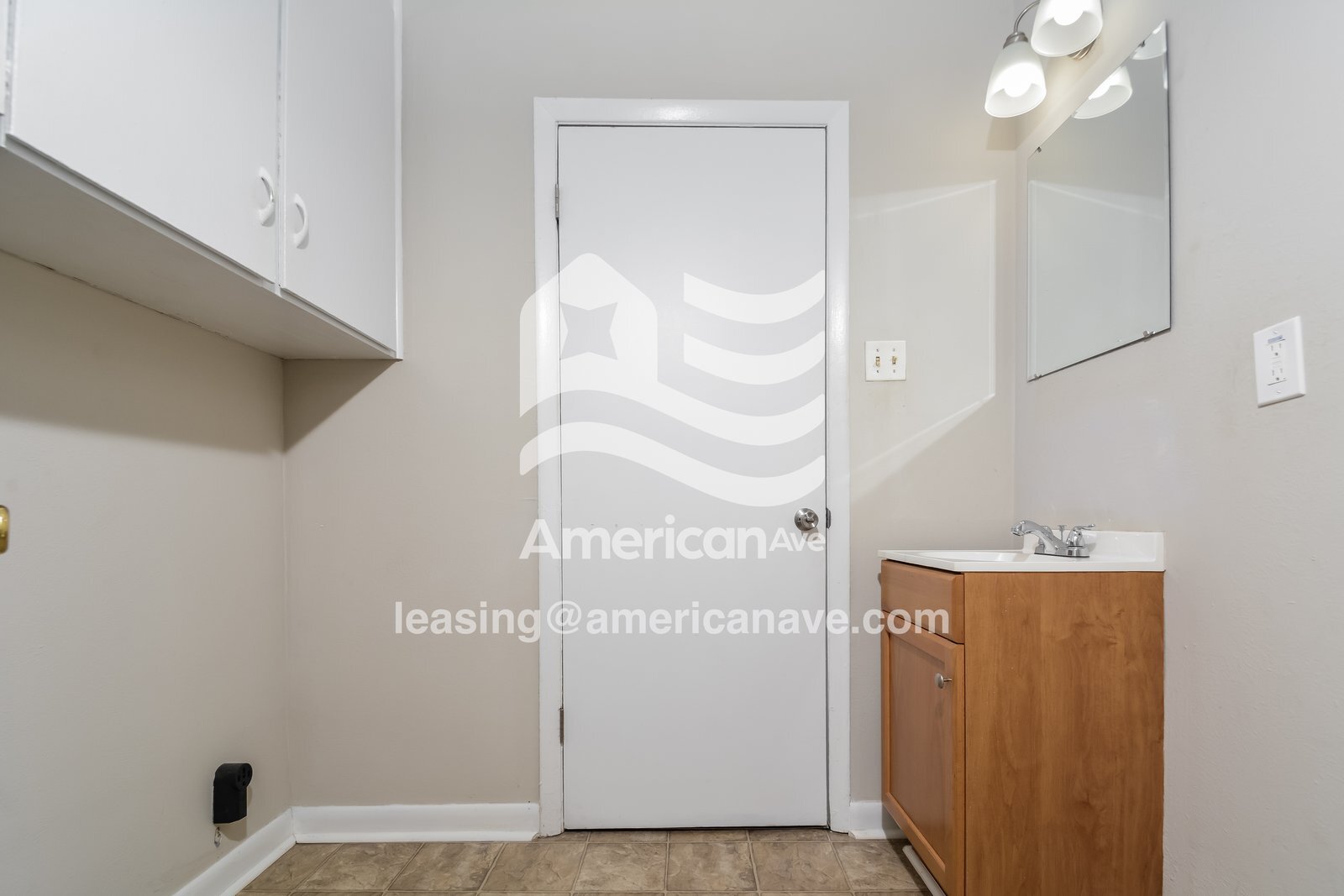 Building Photo - 4046 Village Dr