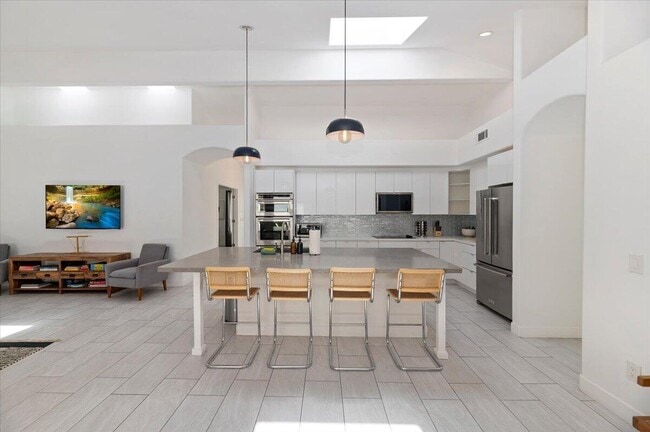 Building Photo - 53245 Avenida Martinez