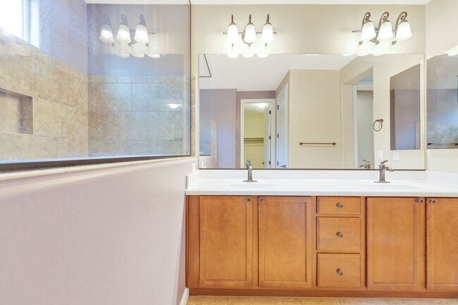 Building Photo - 3 Bed 2 Bath Home In Peoria