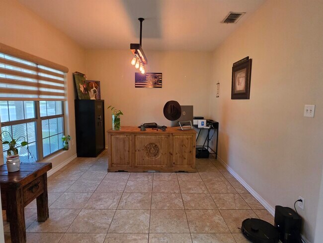 Building Photo - 302 Date Palm Dr