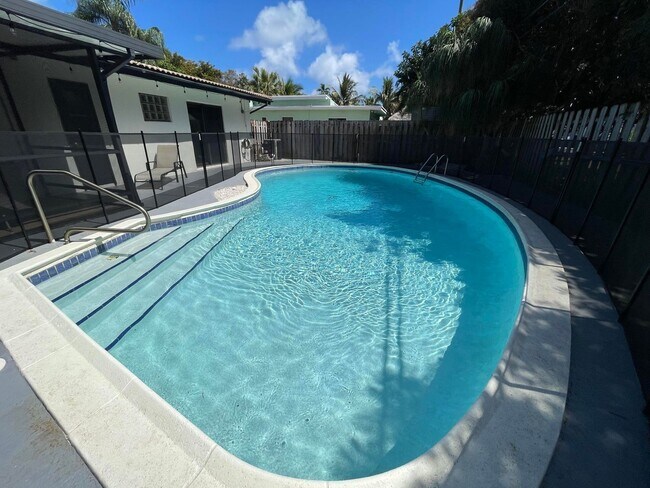 Building Photo - 2620 NE 19th St