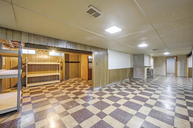 Building Photo - 24447 Bloomington Ct
