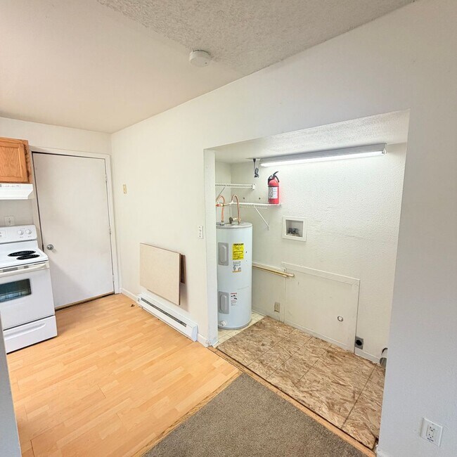 Building Photo - 1106 S Beeman St