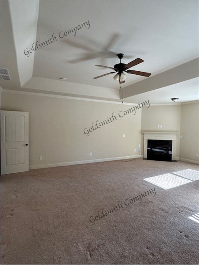 Building Photo - "Spacious 5-Bedroom Retreat with 4 Full Baths in Greenville - 3,400 Sq Ft of Comfort!"