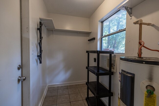 Building Photo - PRICE REDUCTION! SCHEDULE A TOUR TODAY! Be...