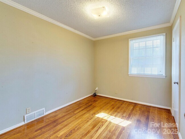 Building Photo - 4917 White Oak Rd