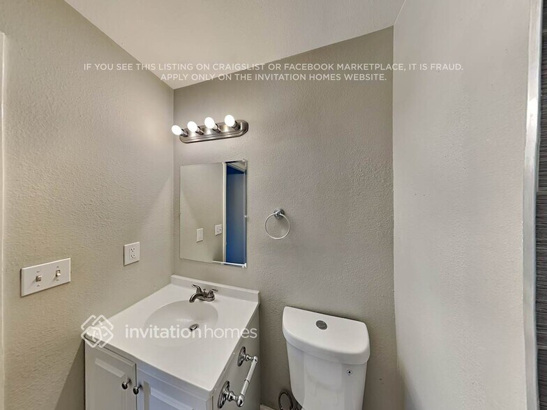 Building Photo - 4142 S Laredo Way