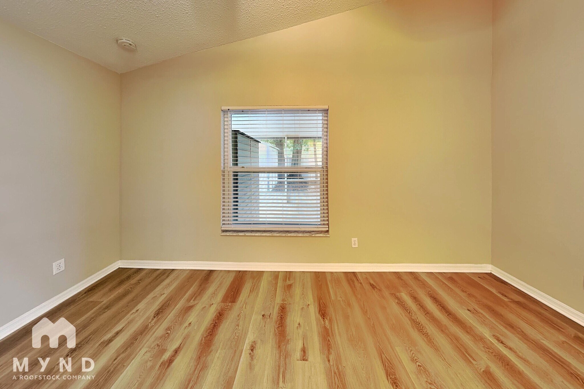 Building Photo - 915 River Wind Ave