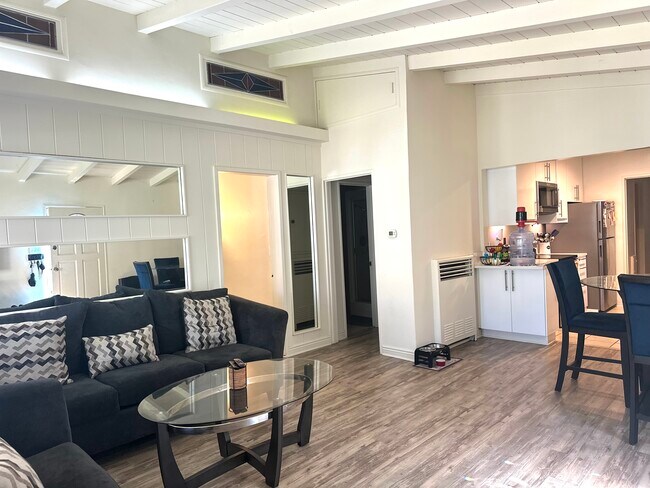 Building Photo - 2504 Alma Ave