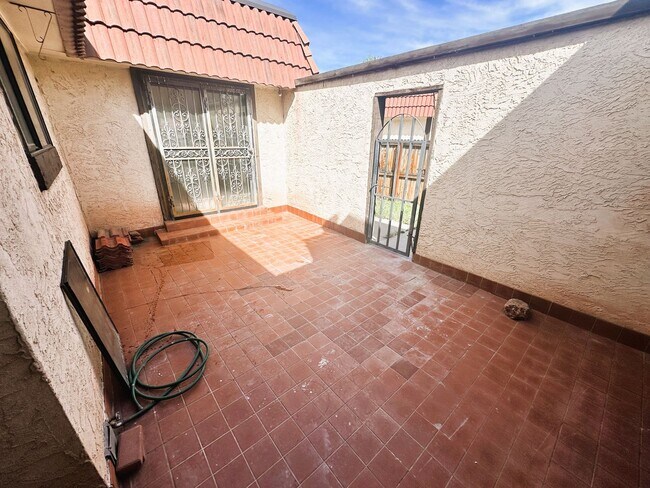 Building Photo - Completely Remodeled 4 Bed Home With Finis...