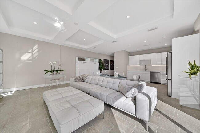 Building Photo - 41 SW Seminole St