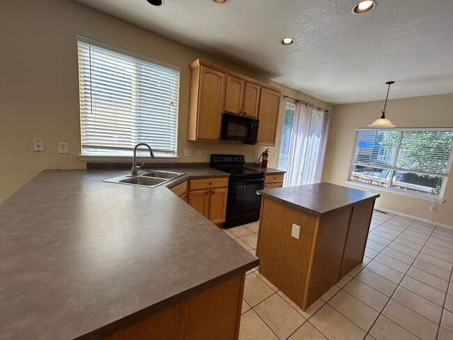 Building Photo - A Gem in Highlands Ranch