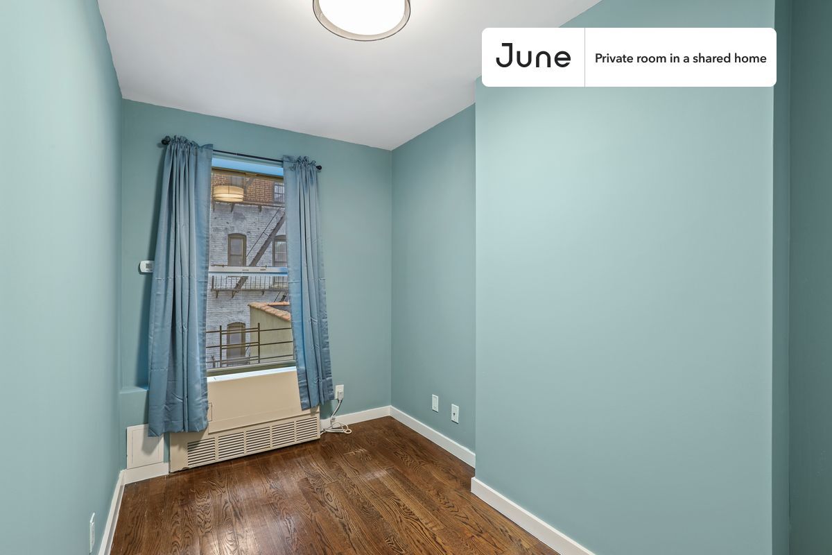 Building Photo - Room in Shared 3 bed/1 bath home