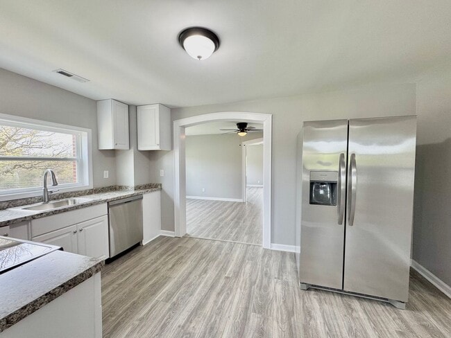 Building Photo - Home at Last! -2 Additional Bonus Rooms