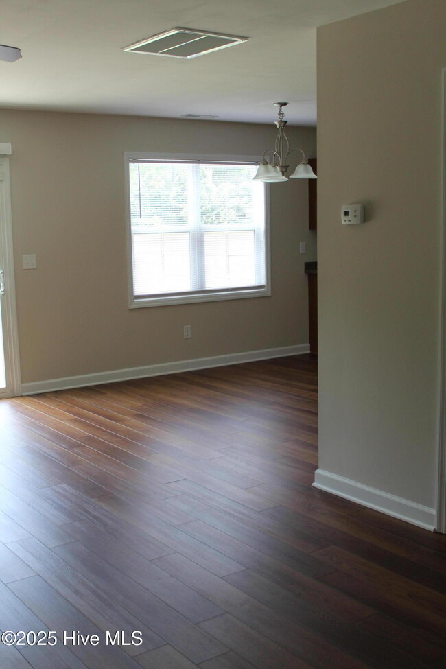 Building Photo - 306 Saratoga Ln