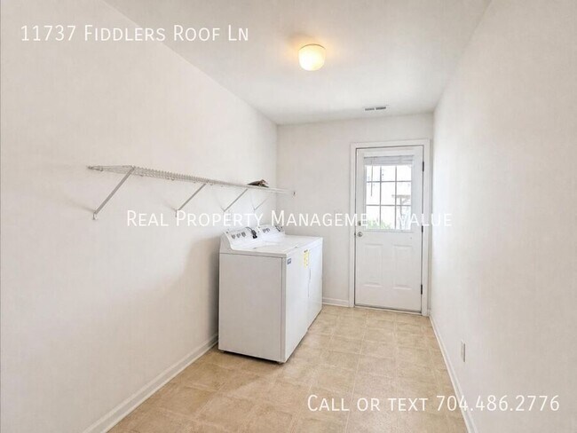 Building Photo - 11737 Fiddlers Roof Ln