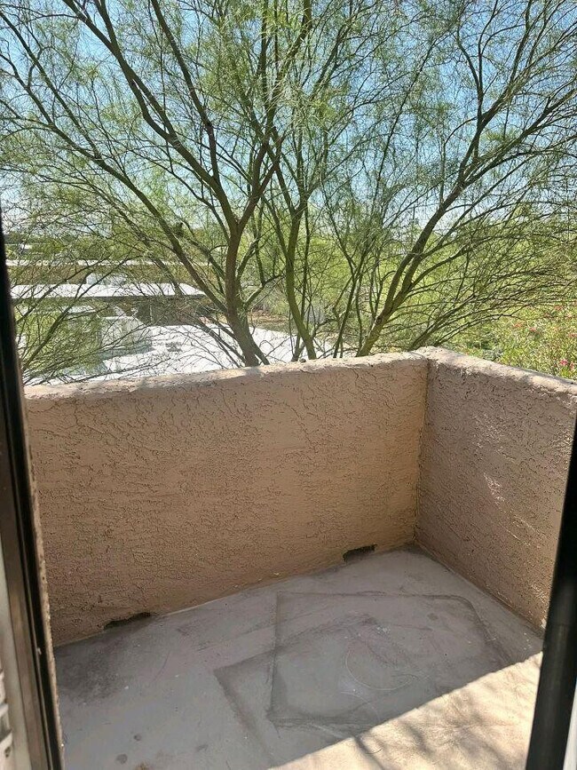 Building Photo - 1745 E Glenn St