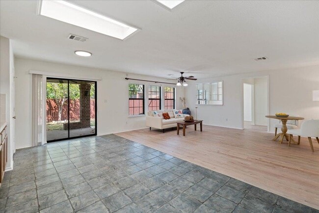 Building Photo - 708 Yosemite Trail