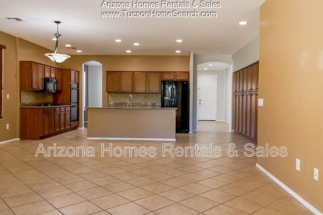 Building Photo - 732 West Camino Tunera
