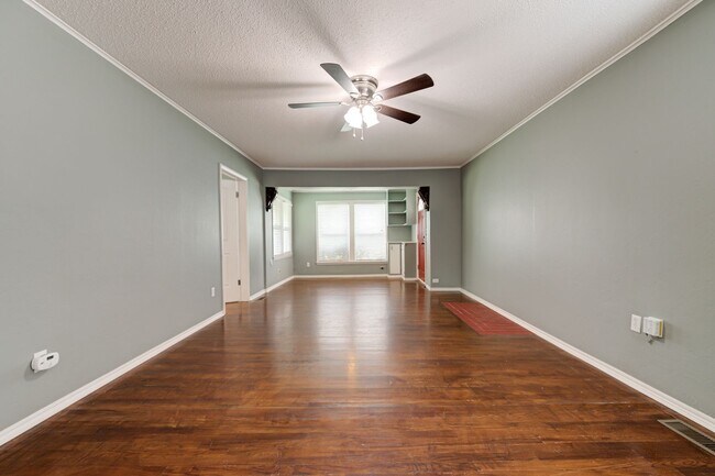 Building Photo - Super Cute Brick Home in Uptown OKC!