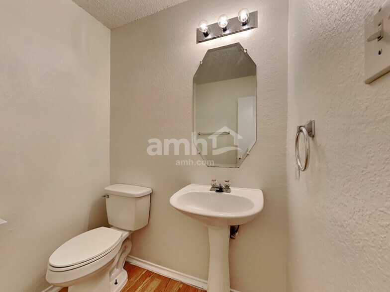 Building Photo - 7417 Marsland Ln