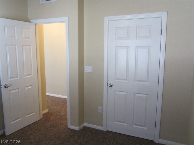 Building Photo - 7701 W Robindale Rd