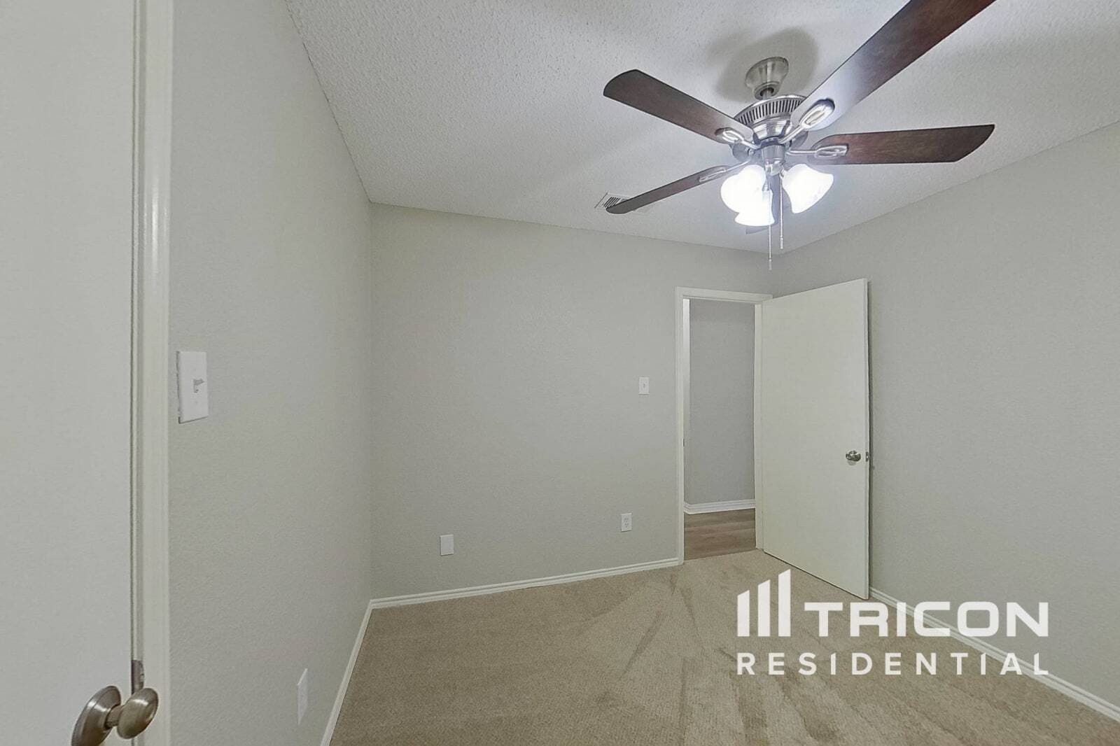 Building Photo - 403 Hollyberry Dr