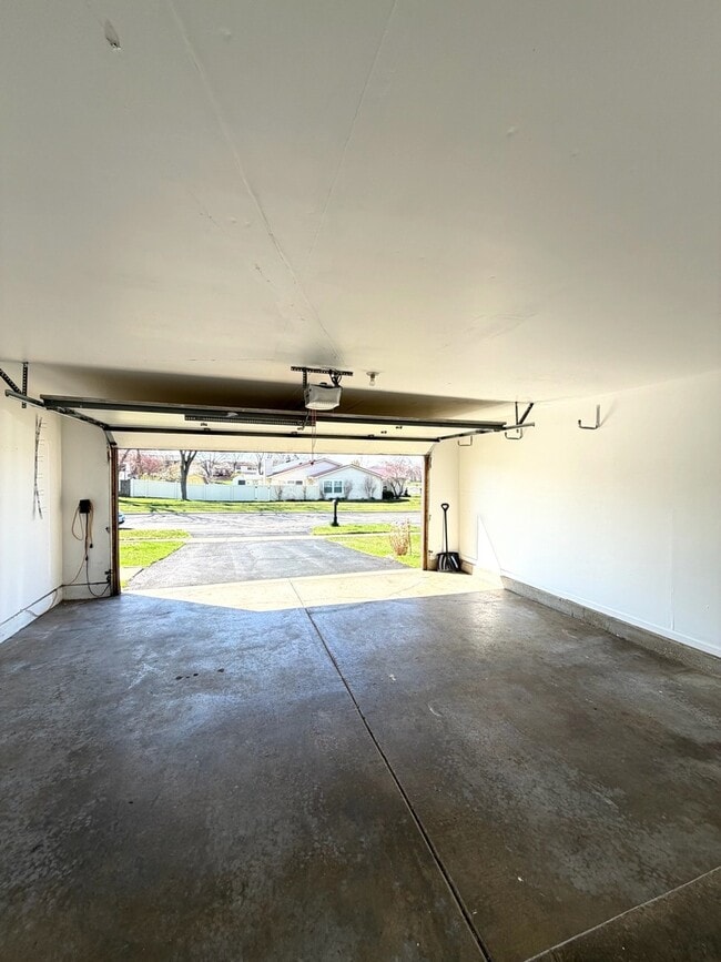 Building Photo - 169 Pebble Creek Trail