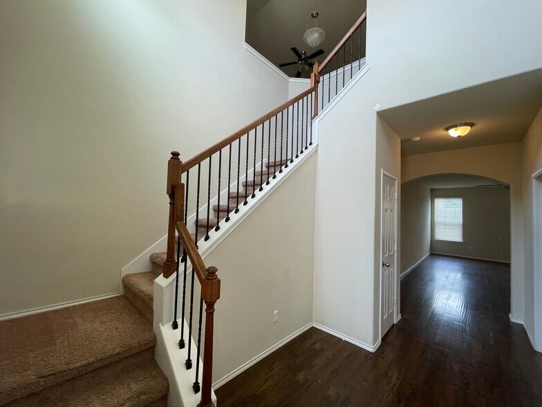 Building Photo - 11133 Gainer Dr