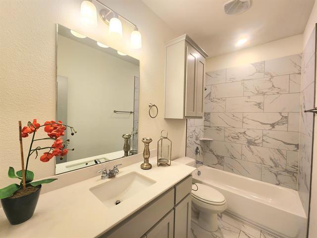 Building Photo - 490 Oak Crk Dr