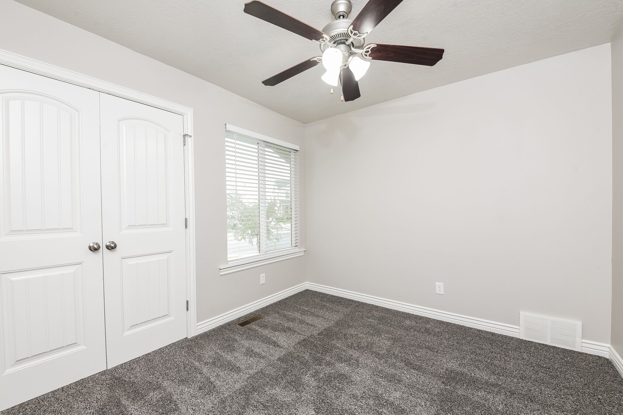 Building Photo - 2251 E Maple Dr