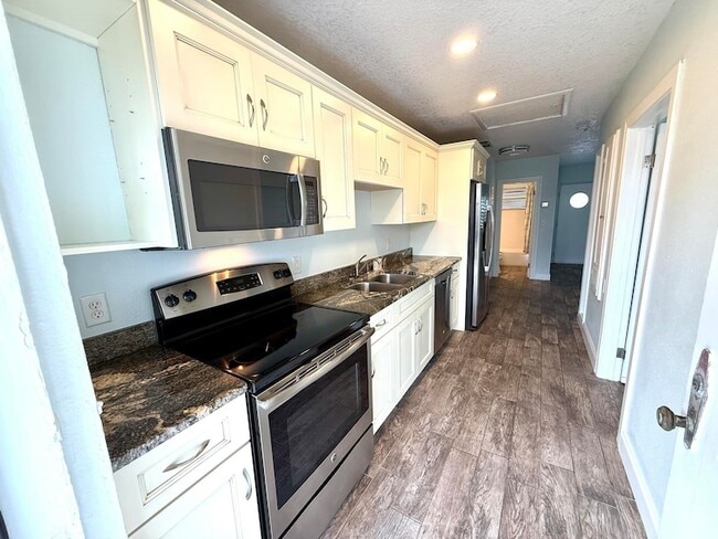 Building Photo - 7 E Street Unit A